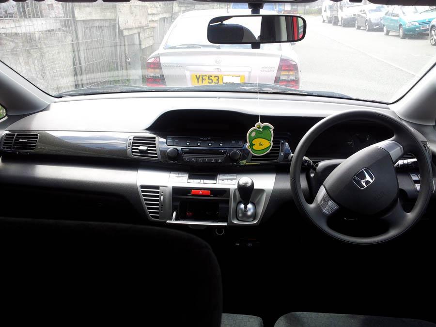 Honda FRV I-VTEC SE dashboard